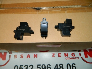Nissan Micra K12-2010-2013 &Ouml;n Cam A&ccedil;ma D&uuml;ğmesi &Ccedil;ıkma Par&ccedil;a